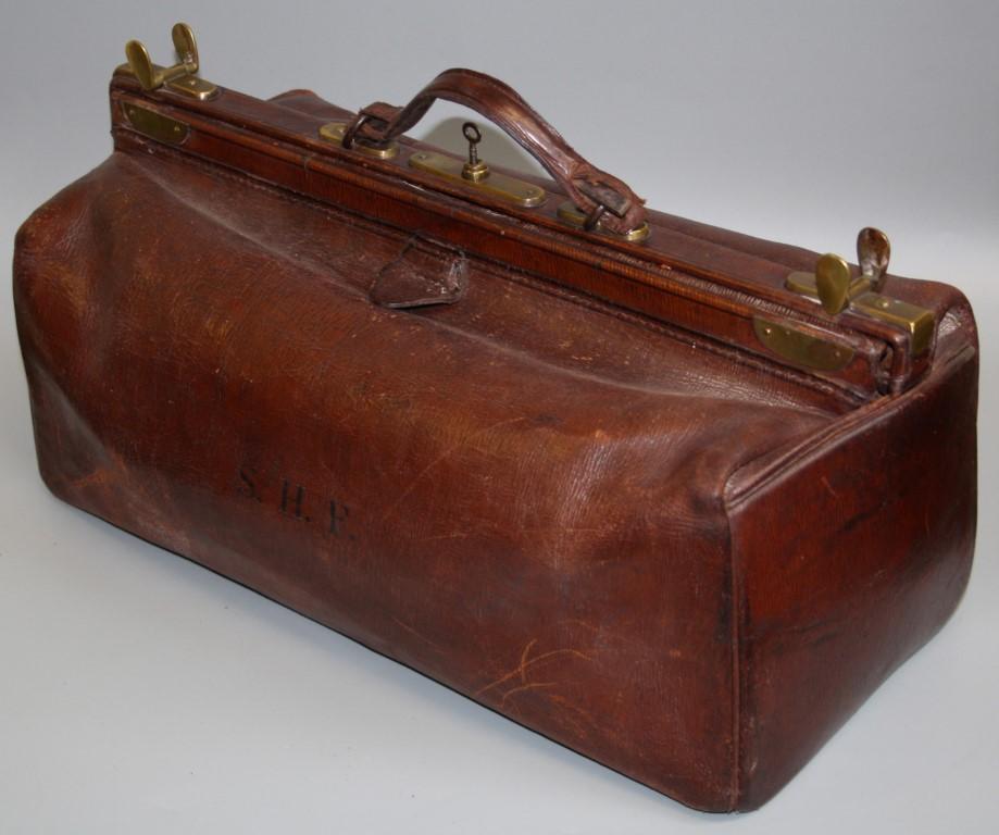 Sold at Auction: VICTORIAN GLADSTONE BAG