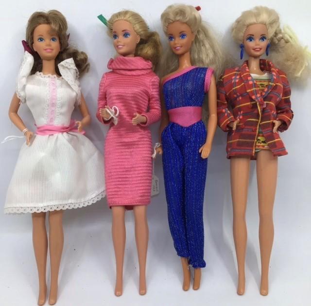 Regeneratie Zaklampen Pennenvriend Barbie Dolls, four dolls, two made in China, one Taiwan and one Malaysia.  All bodies marked 1966. Heads 1976/9.