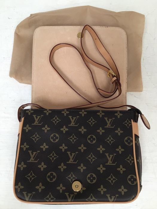 A mixed lot include: faux Louis Vuitton bag, leatherette handbag