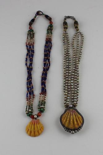 collection of antique and contemporary costume jewellery, to include; a Tiffany & Co, silver "Please return to Tiffany & Co. New York" fob, assayed London 2001, a white metal brooch fashioned as a "real tennis" racket and ball, length 7cm (white metal assessed as silver), two silver bracelets, two silver mounted "chickens foot" brooches, a yellow metal and glass Masonic square and compass pendant, a yellow metal mounted agate rectangular pendant, a cameo brooch and cameo pendant, three late19th/