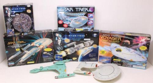 Star Trek: A collection of assorted boxed Playmates Star Trek