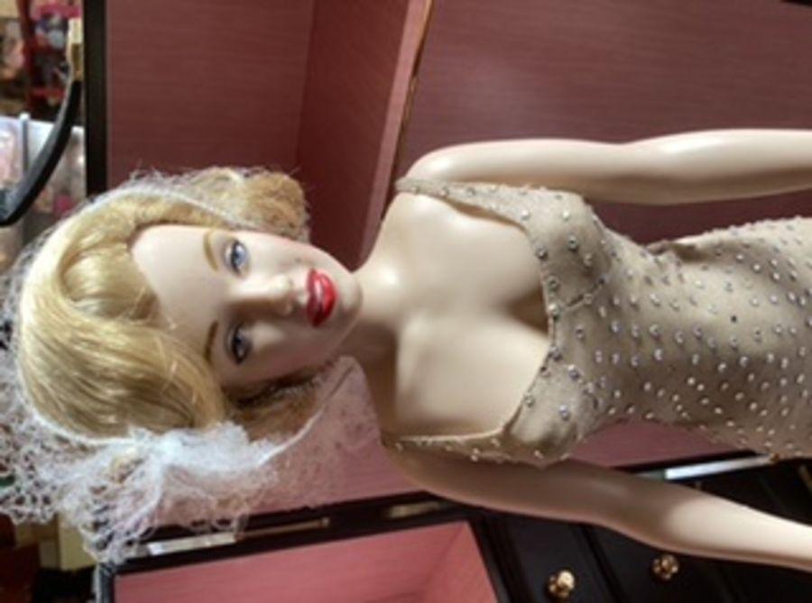 Sold at Auction: 6 Franklin Mint Marilyn Monroe Dolls and Clothes