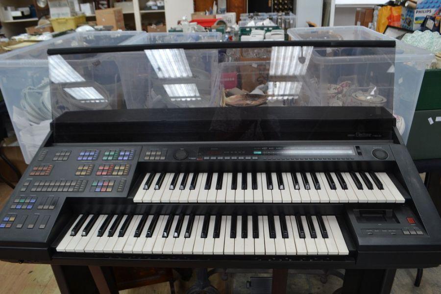 Yamaha 'Electone HS-6' electric organ complete with stool and headphones,  in working order