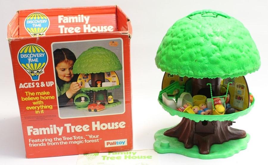 Palitoy A boxed Palitoy Family Tree House complete within