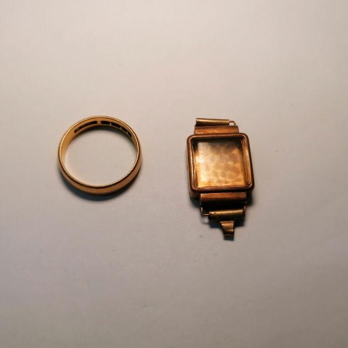 An 18ct gold band ring size P approximate weight 4.8 grams