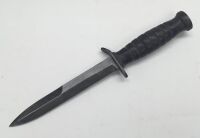 A WW2 era US M3 fighting / trench knife.
 17cm carbon steel blade and cross guard, with partial original parkerised finish, singled edge with partial short secondary edge.
 Usual angled cross guard to act as a thumb rest, marked USM3 Imperial.
 Grooved le