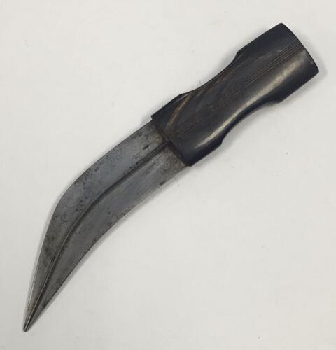 A 19th century Balkan Jambiya, possibly Albanian in origin.
 Shaped horn handle with double groove cut along the length of the handle to both sides.
 The handle would appear to be a type of cow or yak horn.
 Curved steel blade with raised ridge to both si