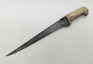 A 19th century Indo-Persian Pesh-Kabz dagger.
 Straight single edged blade, un-fullered, with T cross section along the spine.
 Scalloped design to the ricasso on both sides.
 Bone slab grips, secured with 3 rivet to each side.
 Approximately 42cm length. - 2