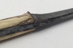 A 19th century Indo-Persian Pesh-Kabz dagger.
 Straight single edged blade, un-fullered, with T cross section along the spine.
 Scalloped design to the ricasso on both sides.
 Bone slab grips, secured with 3 rivet to each side.
 Approximately 42cm length. - 7