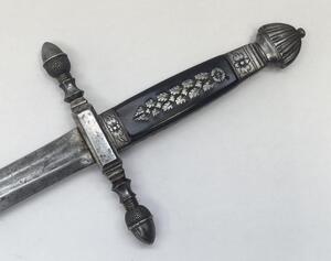 A fine quality 18th / 19th century Papal Chamberlain’s sword, with likely earlier 17th century blade.
 All steel construction with inlaid horn grip.
 Square section cross guard with acorn finials, chased floral decoration to the handle, and a fluted pomme - 2