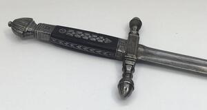 A fine quality 18th / 19th century Papal Chamberlain’s sword, with likely earlier 17th century blade.
 All steel construction with inlaid horn grip.
 Square section cross guard with acorn finials, chased floral decoration to the handle, and a fluted pomme - 5