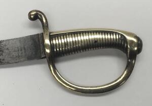 French 1816 pattern briquet short sword.
 Ribbed grip brass grip, with D shaped knuckle guard and curled quillon.
 Single edged slightly curved un-fullered blade with flat spine.
 No apparent issue marks or makers marks to be found.
 Approximately 73cm le - 3