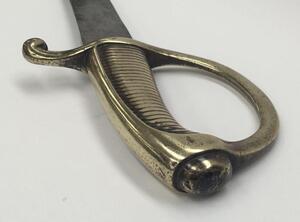 French 1816 pattern briquet short sword.
 Ribbed grip brass grip, with D shaped knuckle guard and curled quillon.
 Single edged slightly curved un-fullered blade with flat spine.
 No apparent issue marks or makers marks to be found.
 Approximately 73cm le - 6