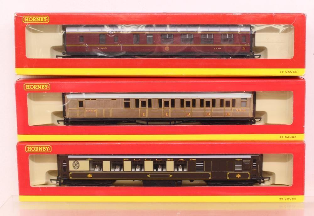Hornby: A collection of twelve boxed Hornby, OO Gauge coaches and ...