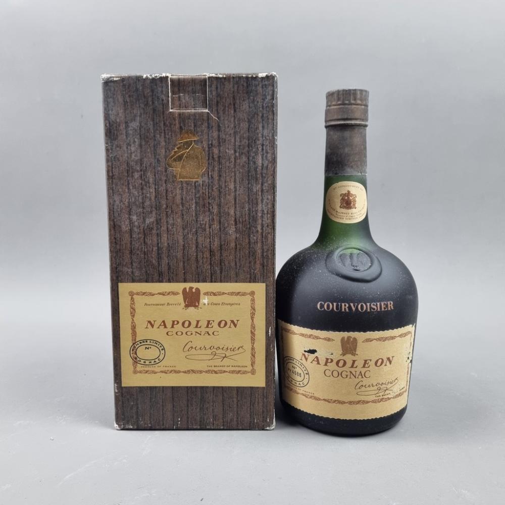 Courvoisier Napoleon Cognac 木箱入り Courvoisier Napoleon Limited Edition Cognac - Lot 12505 - Buy/Sell