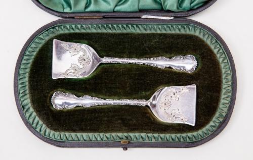 Two silver spoons, flat bowl ends, Sheffield 1900, Henry Wigfull,  in case