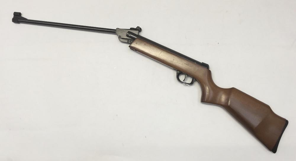 Lincoln Super Comet .22 air rifle. Fair condition and in working order ...