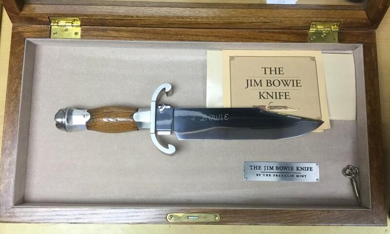 A cased Jim Bowie Knife by Franklin Mint. 215mm long saw backed