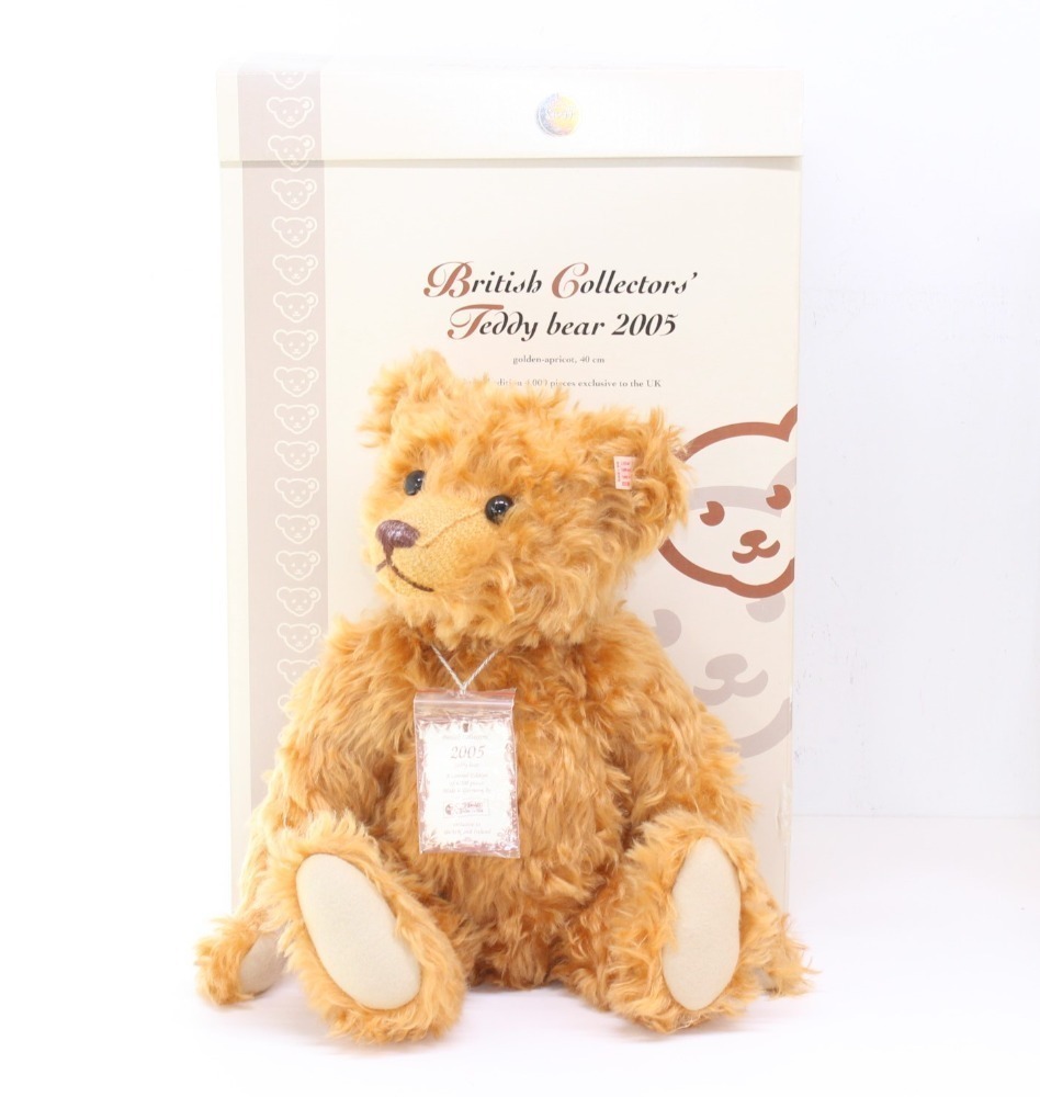 Steiff: A boxed Steiff, British Collectors' Teddy Bear 2005