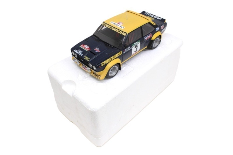 Miniature Fiat 131 1/18 Kyosho Abarth No.5 Italia Rallye WM Rally Portugal 1980 W.Röhrl/C Miniature Fiat 131 1/18 Kyosho Abarth No.5 Italia Rallye WM Rally Portugal 1980 W.Röhrl/C