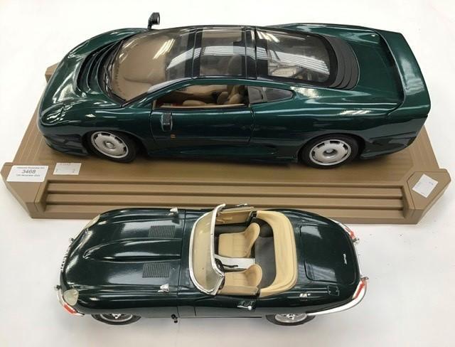 A Maisto Jaguar XJ220, 1992, scale model 1/12, racing green