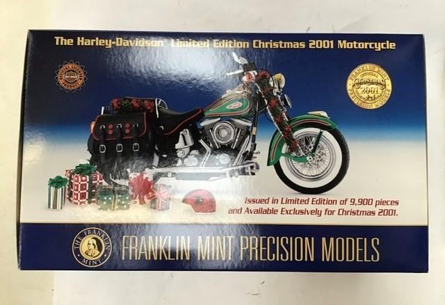 Franklin Mint Harley Davidson 2001 Christmas Motorcycle high quality figurine w/ accessories